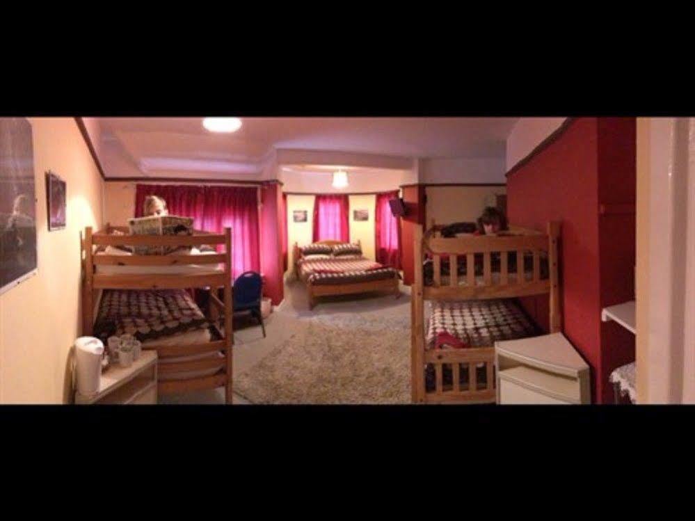 ويموث The Old Castle Hotel المظهر الخارجي الصورة