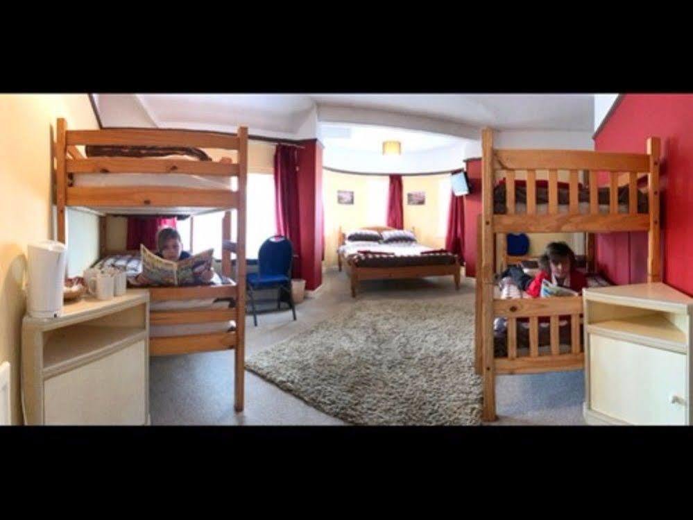 ويموث The Old Castle Hotel المظهر الخارجي الصورة
